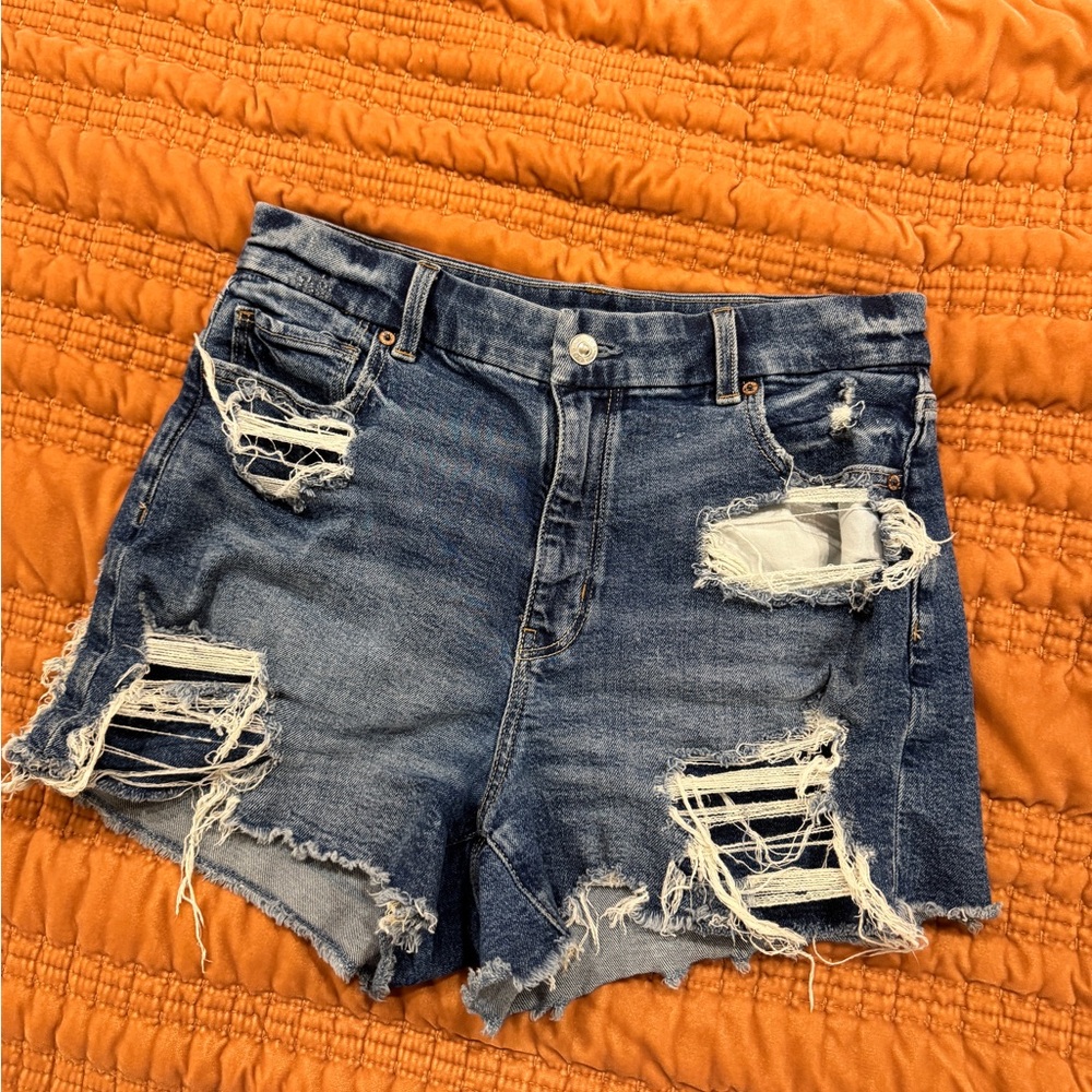 American Eagle Strigid Curvy Mom Jean Shorts with Distressed Frayed Hem